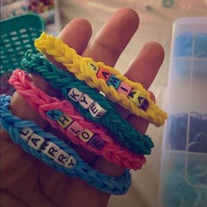 Custom made rubberband bracelet.❤️🧡💛💚💙💜🤍